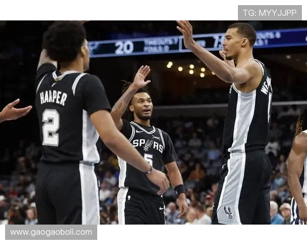 夏季联赛精彩对决马刺与76人激战正酣期待新星崭露头角